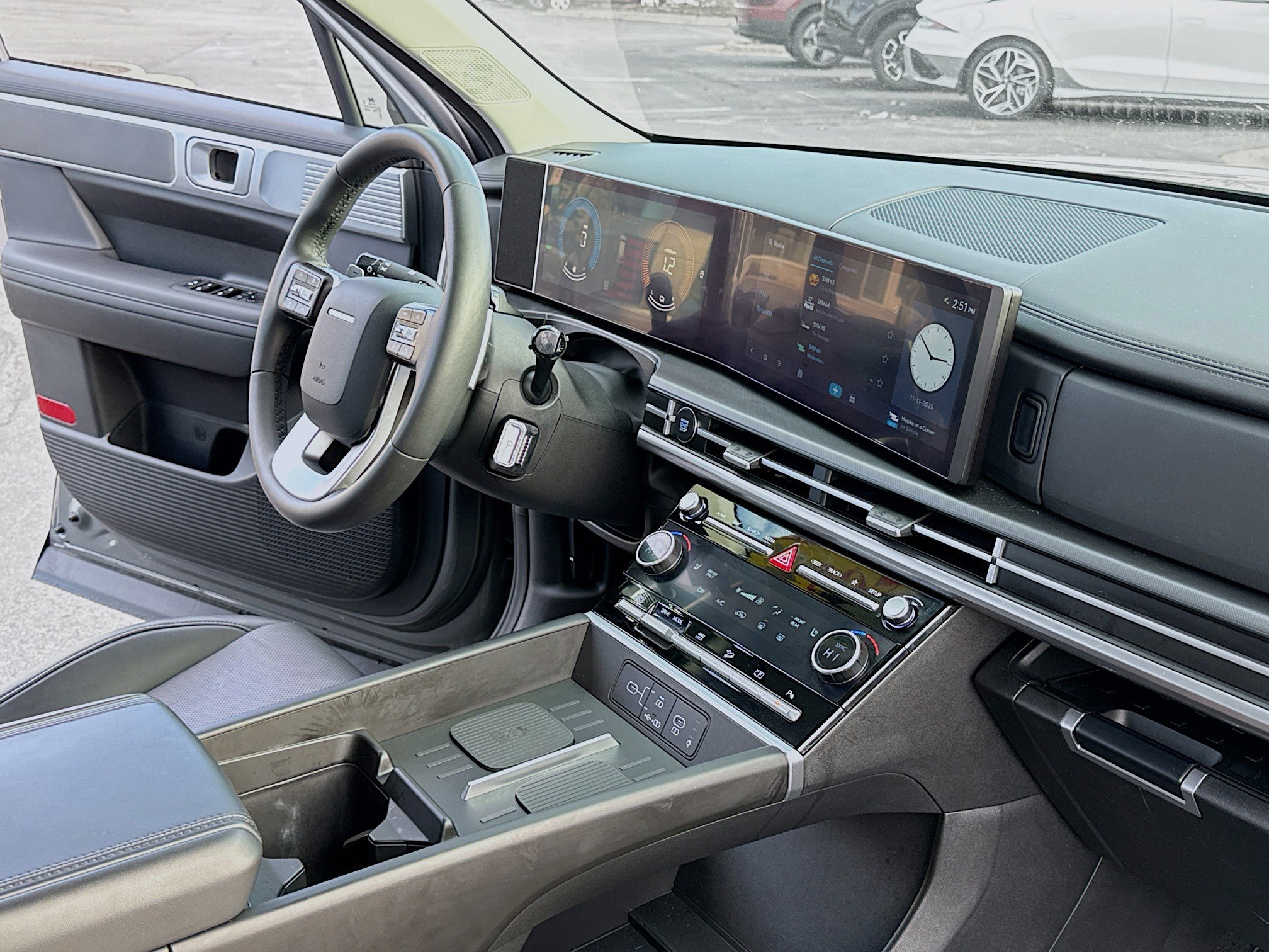 Used 2025 Hyundai Santa Fe SEL image 5