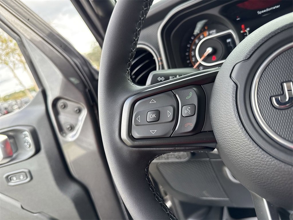 New 2025 Jeep Gladiator Mojave w/ Steel Bumper Group image 15