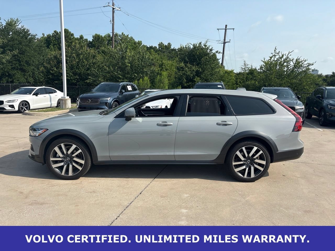 Certified 2025 Volvo V90 B6 Cross Country Ultra AWD/4WD image 7