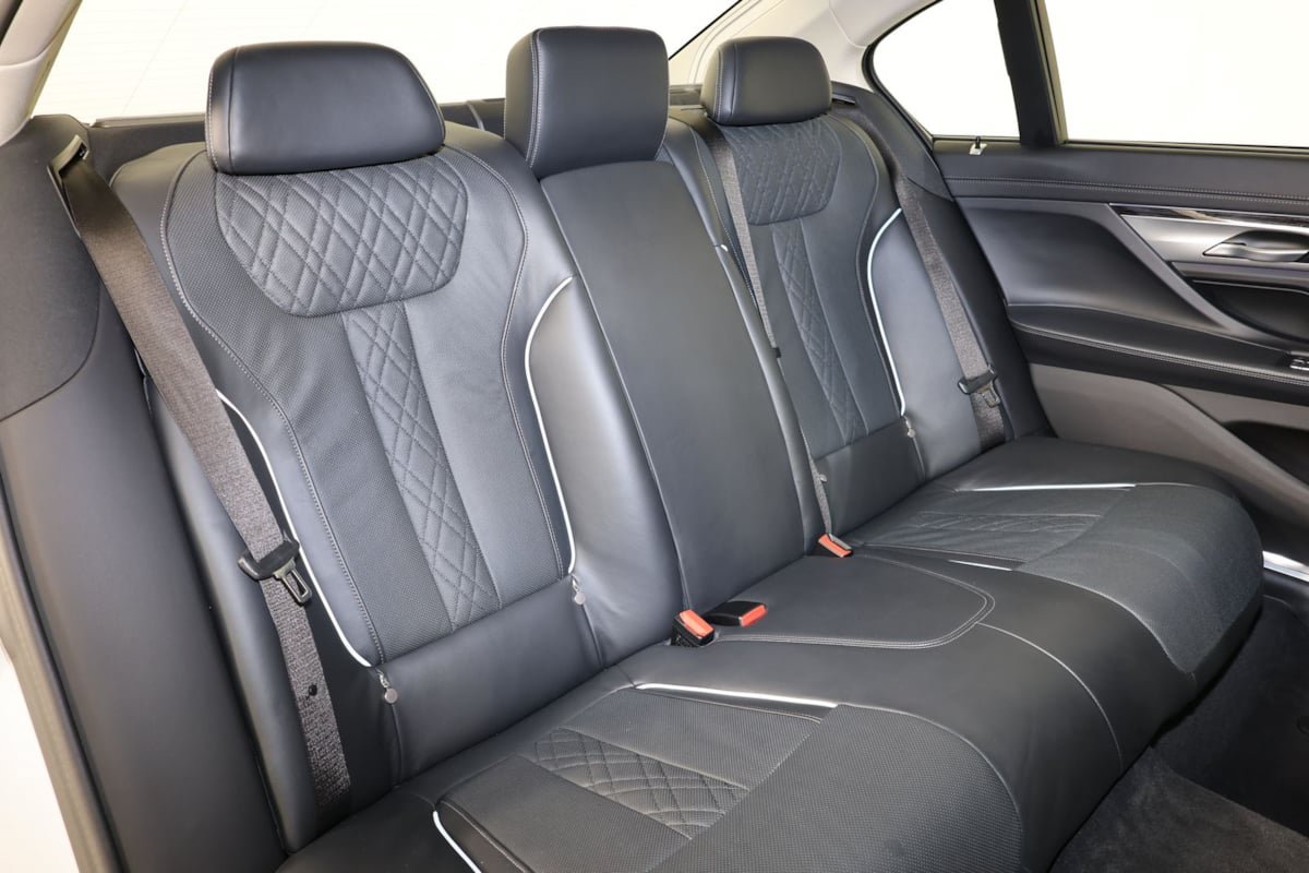 Used 2022 BMW 750i xDrive w/ Executive Package AWD/4WD image 43