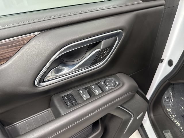 Used 2021 Chevrolet Tahoe Z71 w/ Luxury Package AWD/4WD image 15