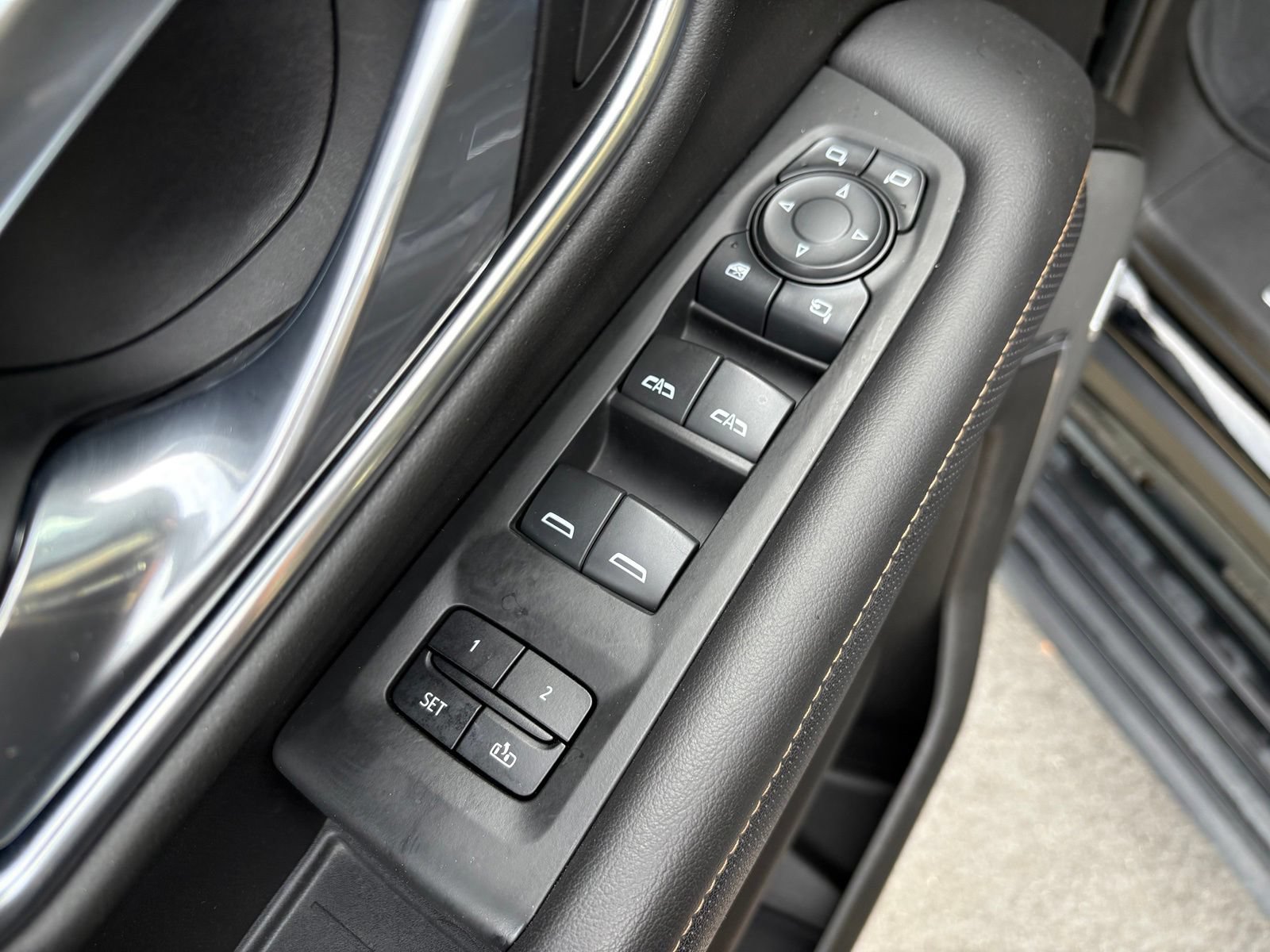 Used 2021 GMC Yukon XL AT4 w/ AT4 Premium Plus Package AWD/4WD image 27