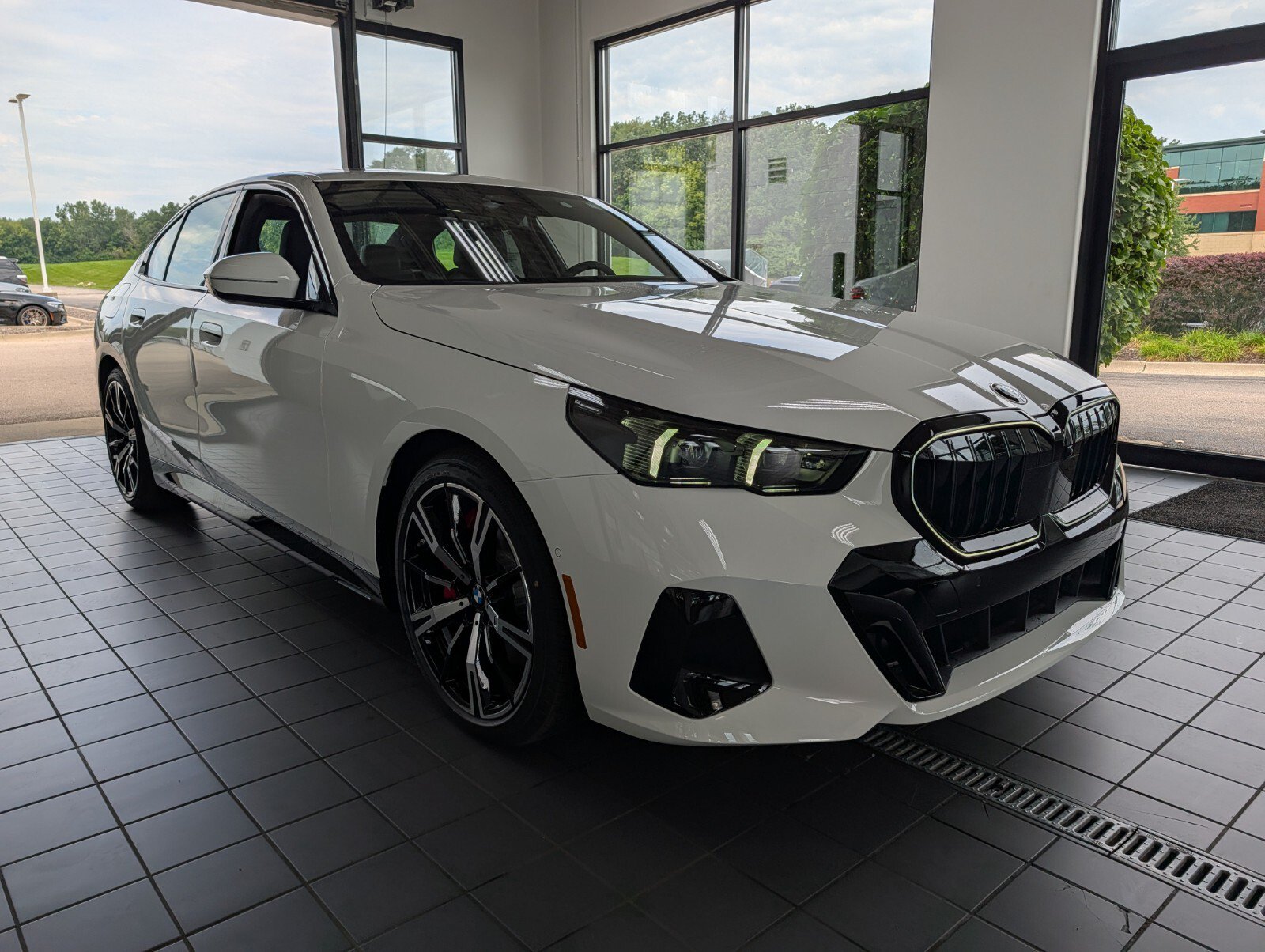 New 2027 BMW 540i xDrive w/ M Sport Package AWD/4WD image 1
