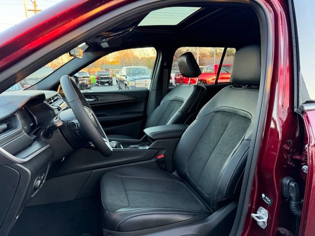 New 2025 Jeep Grand Cherokee Altitude image 16