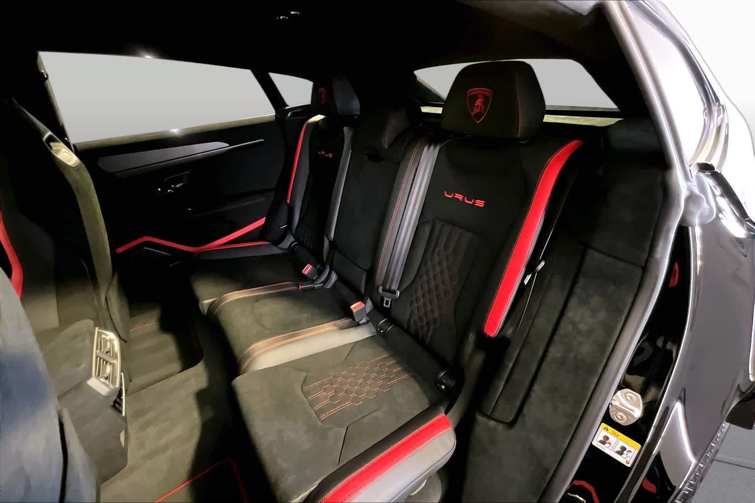 Used 2024 Lamborghini Urus Performante AWD/4WD image 20