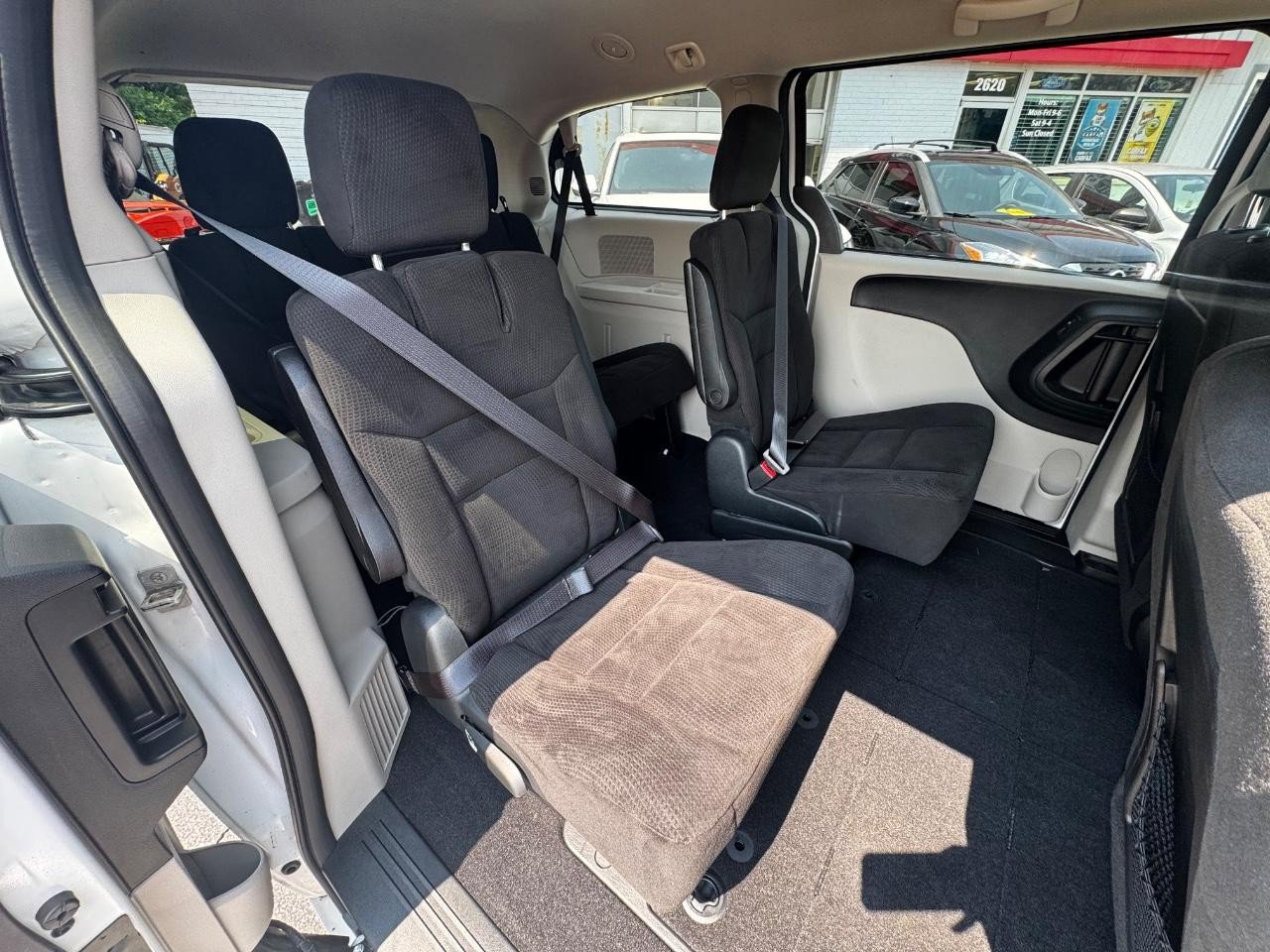 Used 2015 Dodge Grand Caravan SE w/ Quick Order Package 29E SE FWD image 10