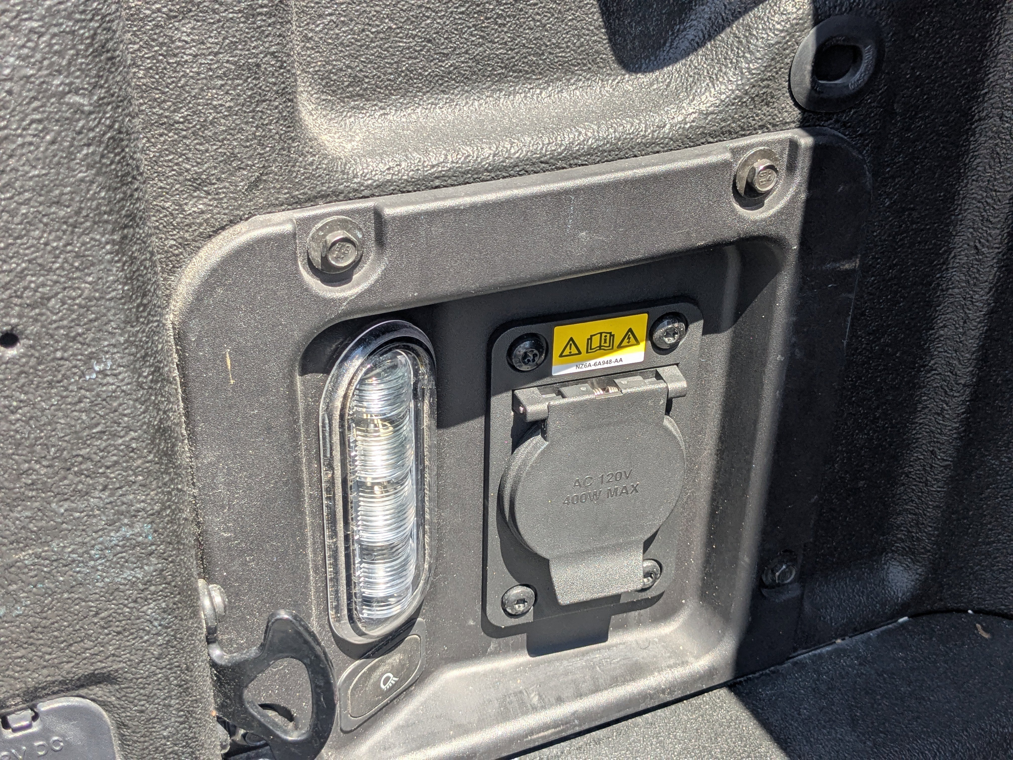 Used 2022 Ford Maverick Lariat w/ Lariat Luxury Package image 16