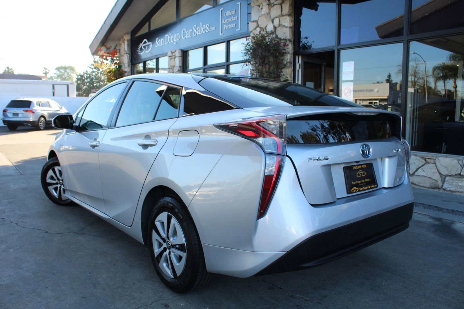 Used 2017 Toyota Prius Four FWD image 3