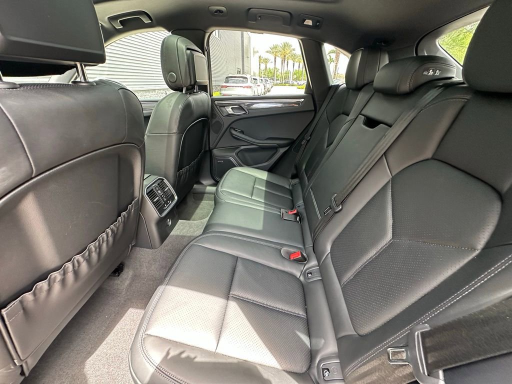 Certified 2026 Porsche Macan Turbo AWD/4WD image 37