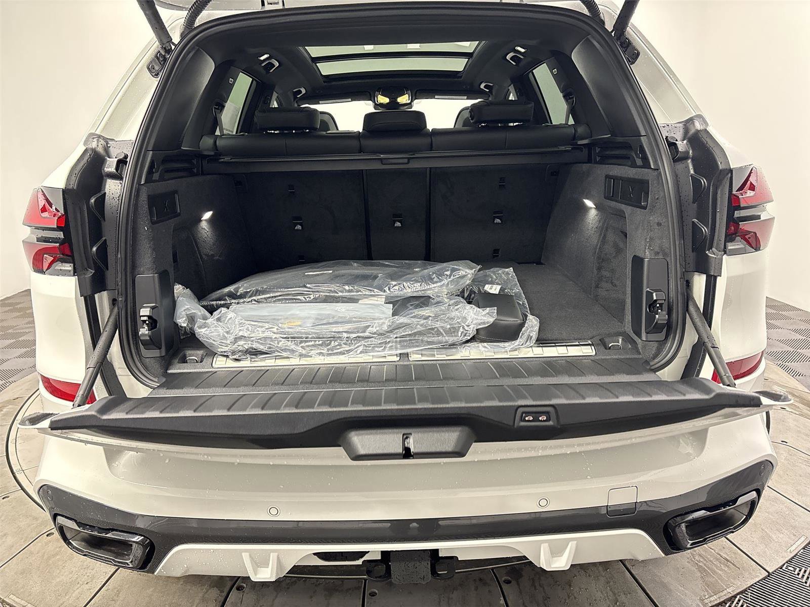 New 2026 BMW X5 xDrive50e w/ M Sport Package image 21