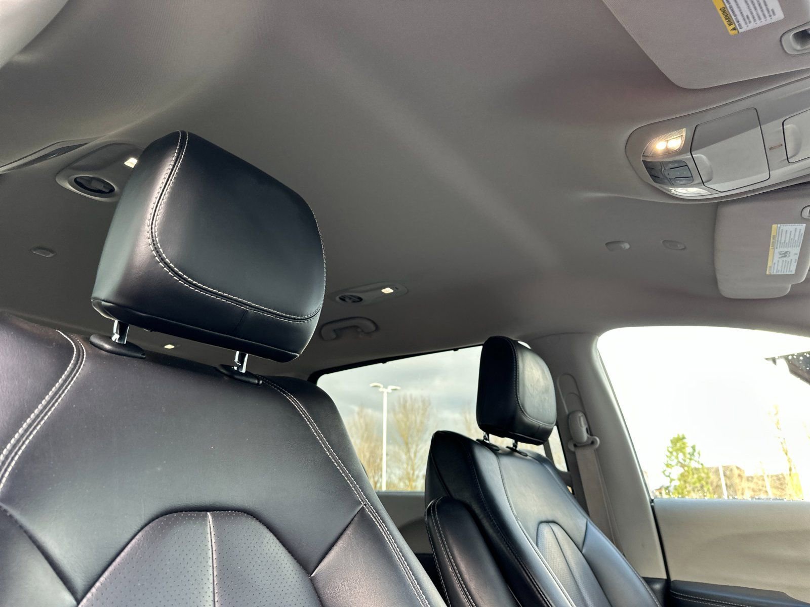 Used 2023 Chrysler Pacifica Touring-L image 18