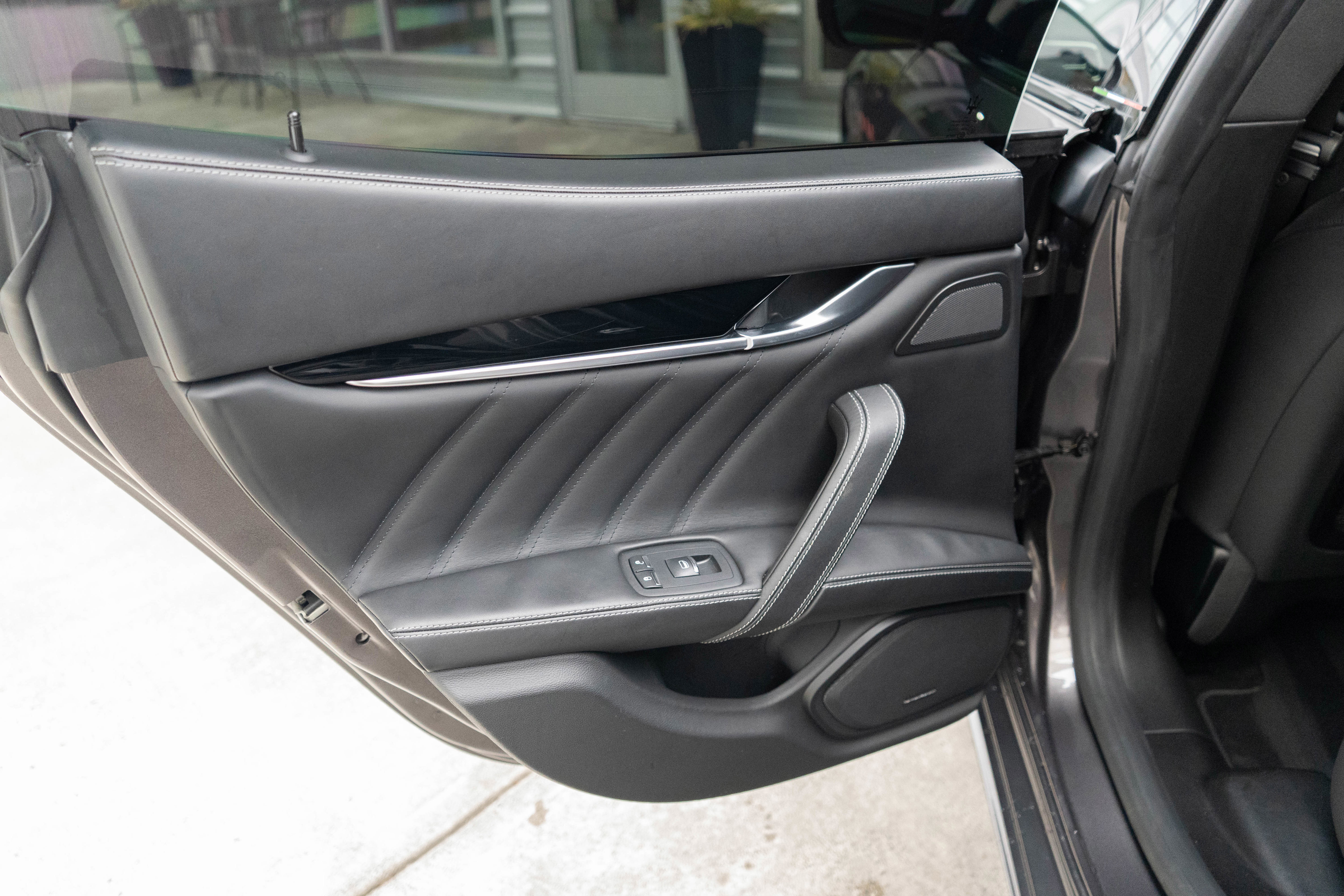 Used 2022 Maserati Ghibli Trofeo image 26