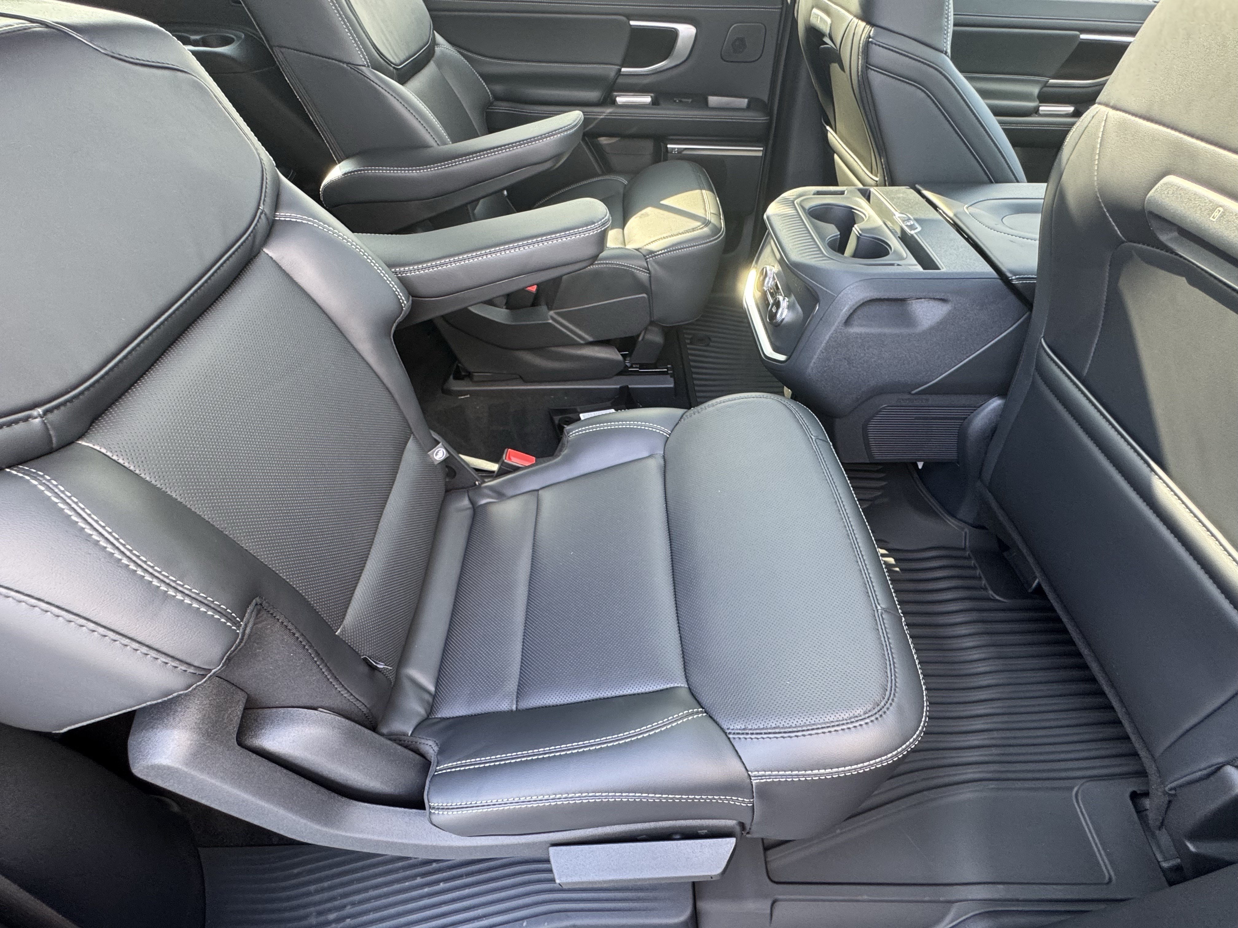 New 2027 Ford Expedition Max Platinum w/ Stealth Appearance Package RWD image 19