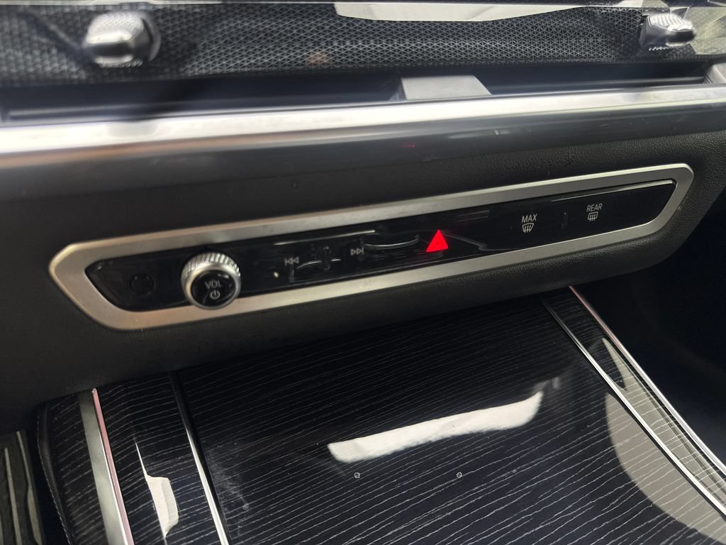 Used 2023 BMW X7 xDrive40i w/ M Sport Package AWD/4WD image 71