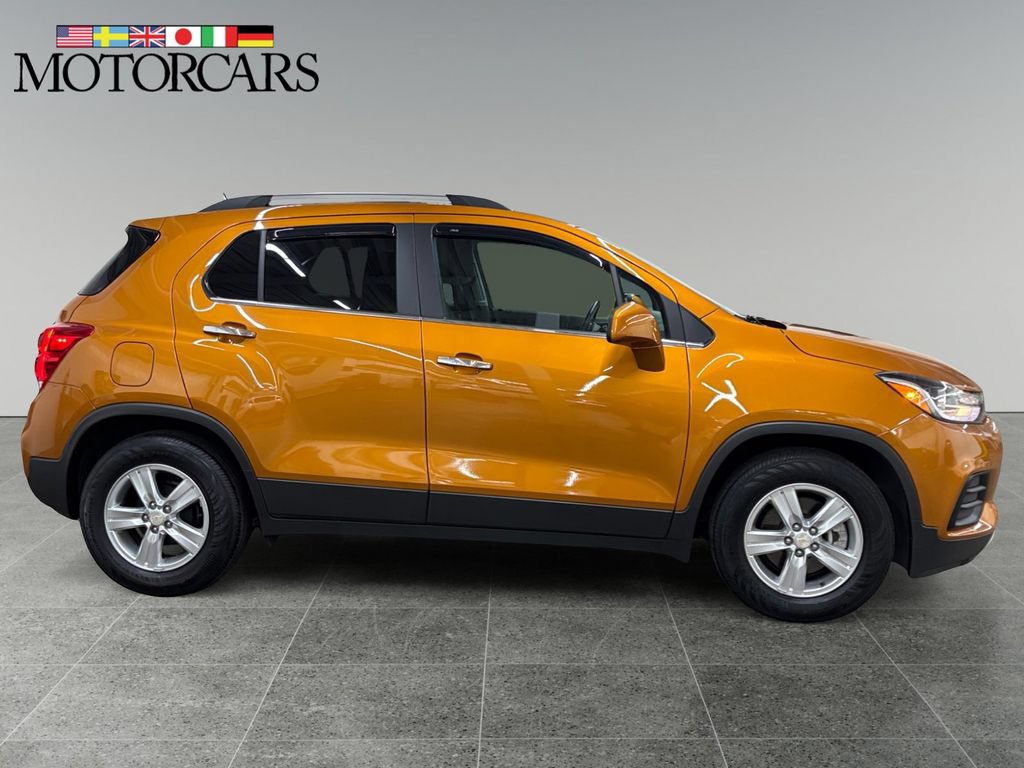 Used 2017 Chevrolet Trax LT w/ Sun & Sound Package FWD image 2