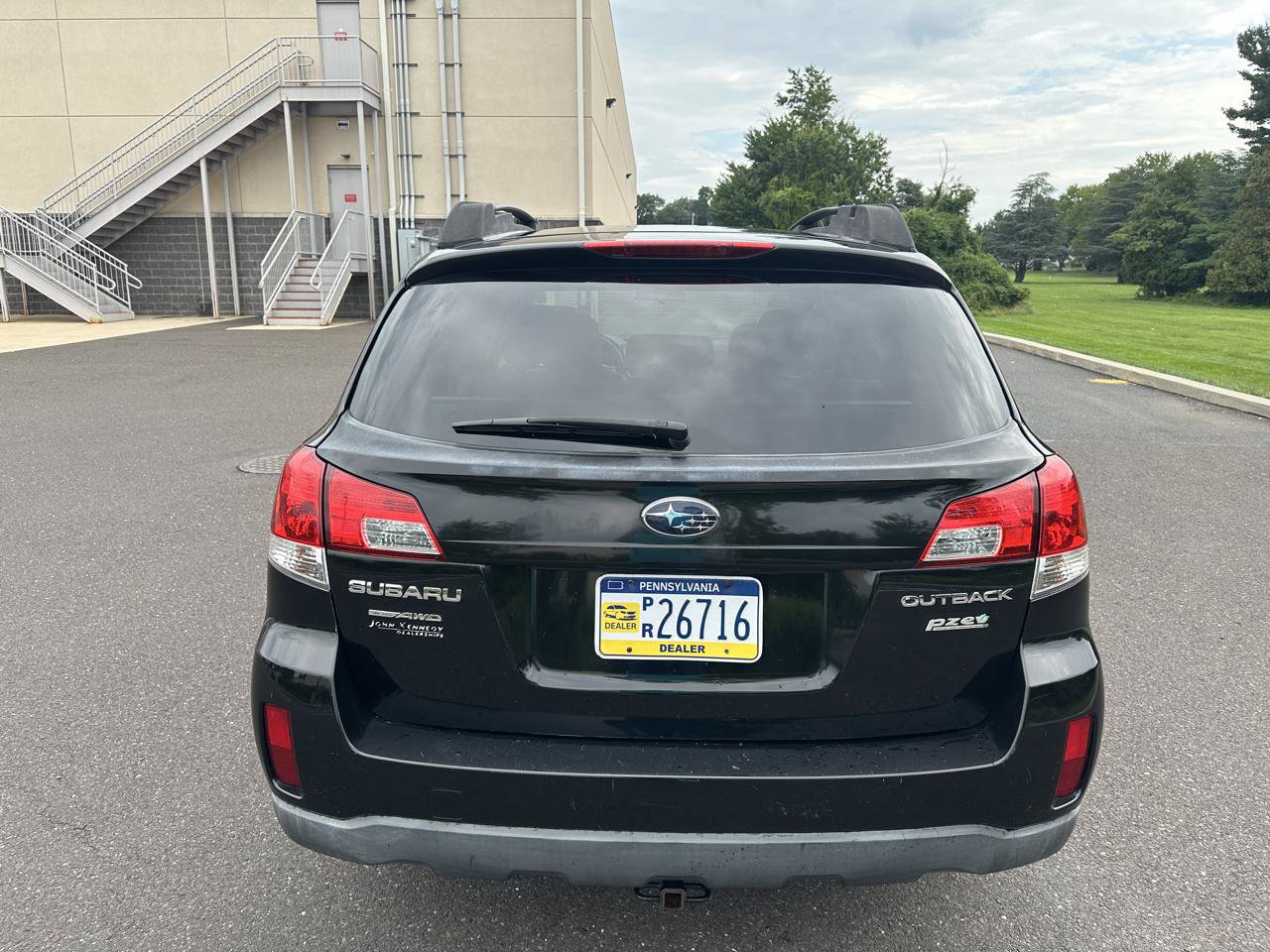 Used 2013 Subaru Outback 2.5i Premium w/ All-Weather Pkg AWD/4WD image 7