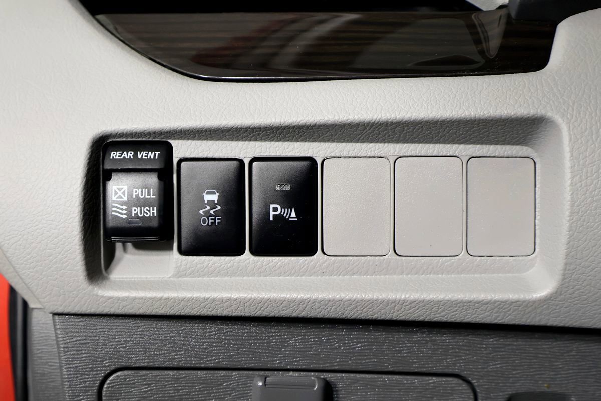 Used 2018 Toyota Sienna XLE w/ XLE Navigation Package FWD image 41