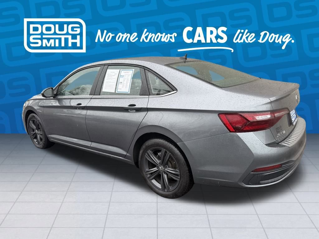 Used 2024 Volkswagen Jetta SE w/ Panoramic Sunroof Package image 2