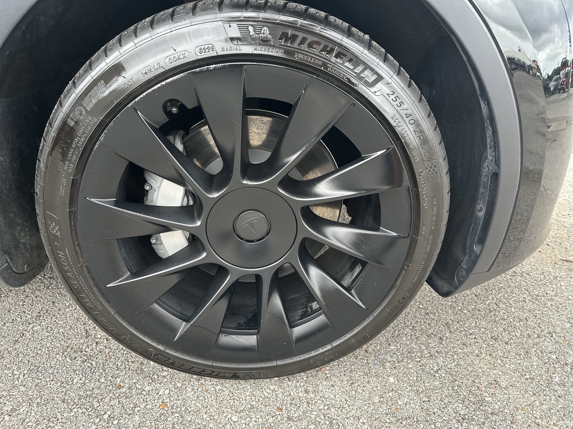 Used 2025 Tesla Model Y Long Range AWD/4WD image 29