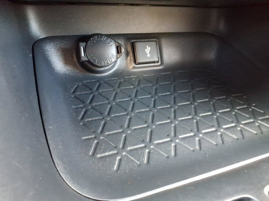 Used 2020 Toyota RAV4 LE w/ All Weather Liner Package AWD/4WD image 18