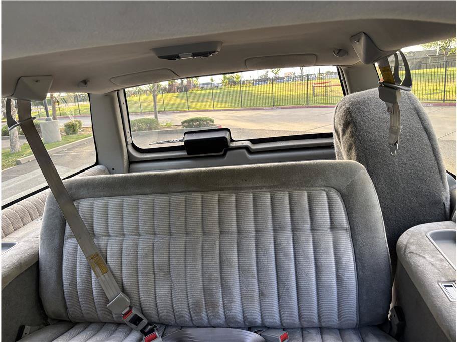 Used 1993 GMC Suburban 2500 RWD image 12
