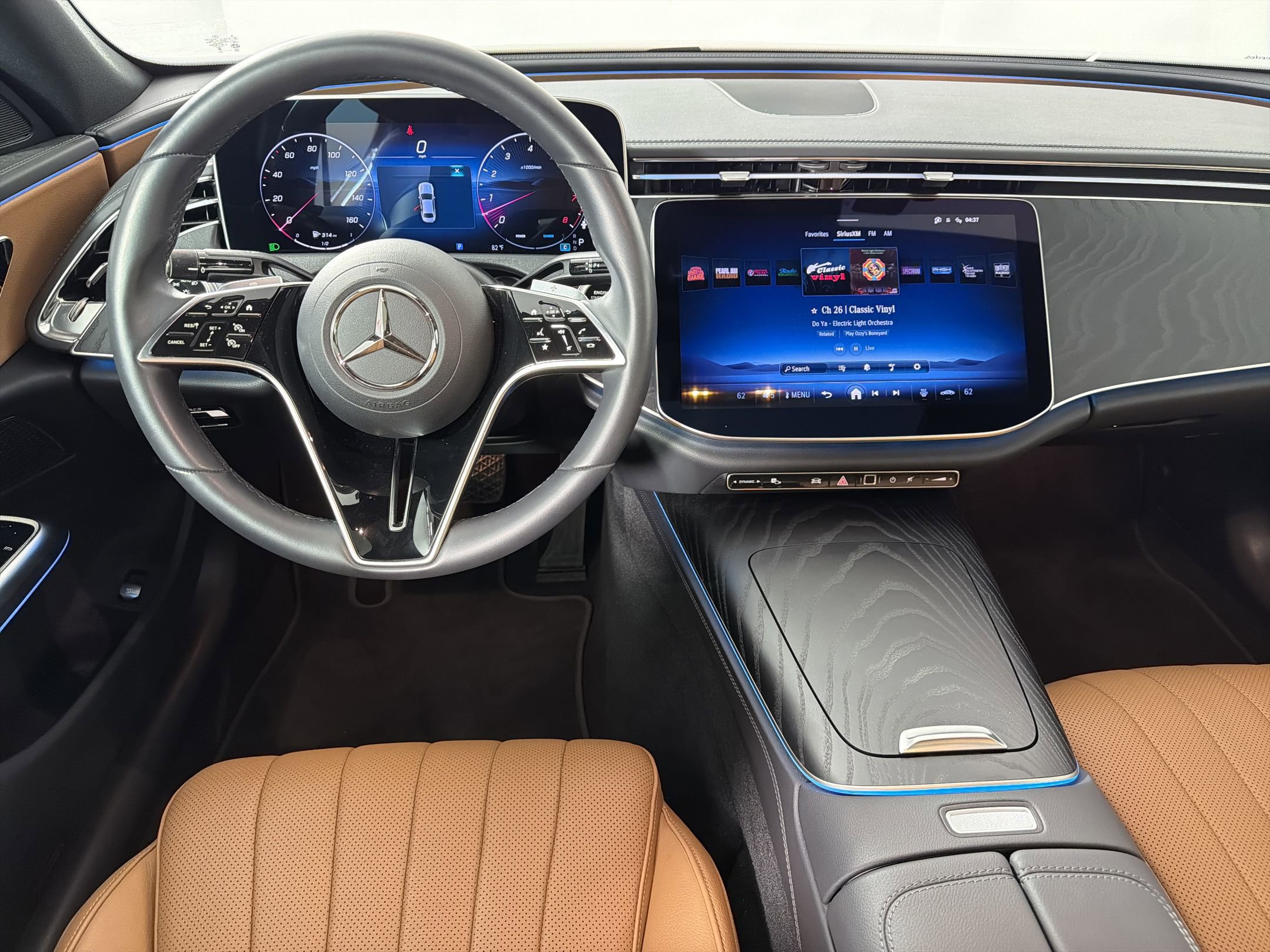 Used 2025 Mercedes-Benz E 450 4MATIC Sedan image 27