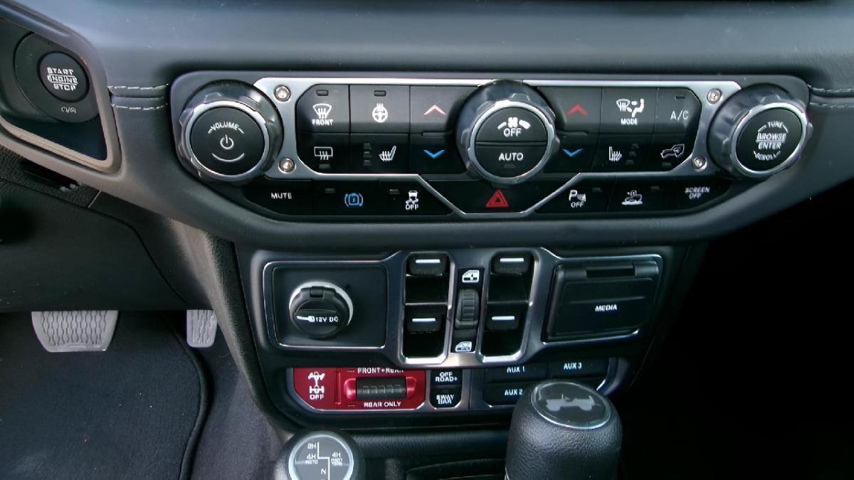 Used 2025 Jeep Wrangler Unlimited Rubicon 4xe w/ Safety Group AWD/4WD image 14