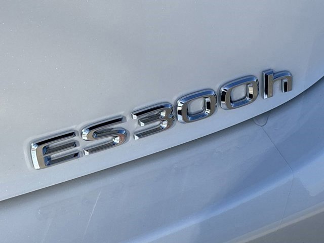 New 2025 Lexus ES 300h w/ Luxury Package image 8