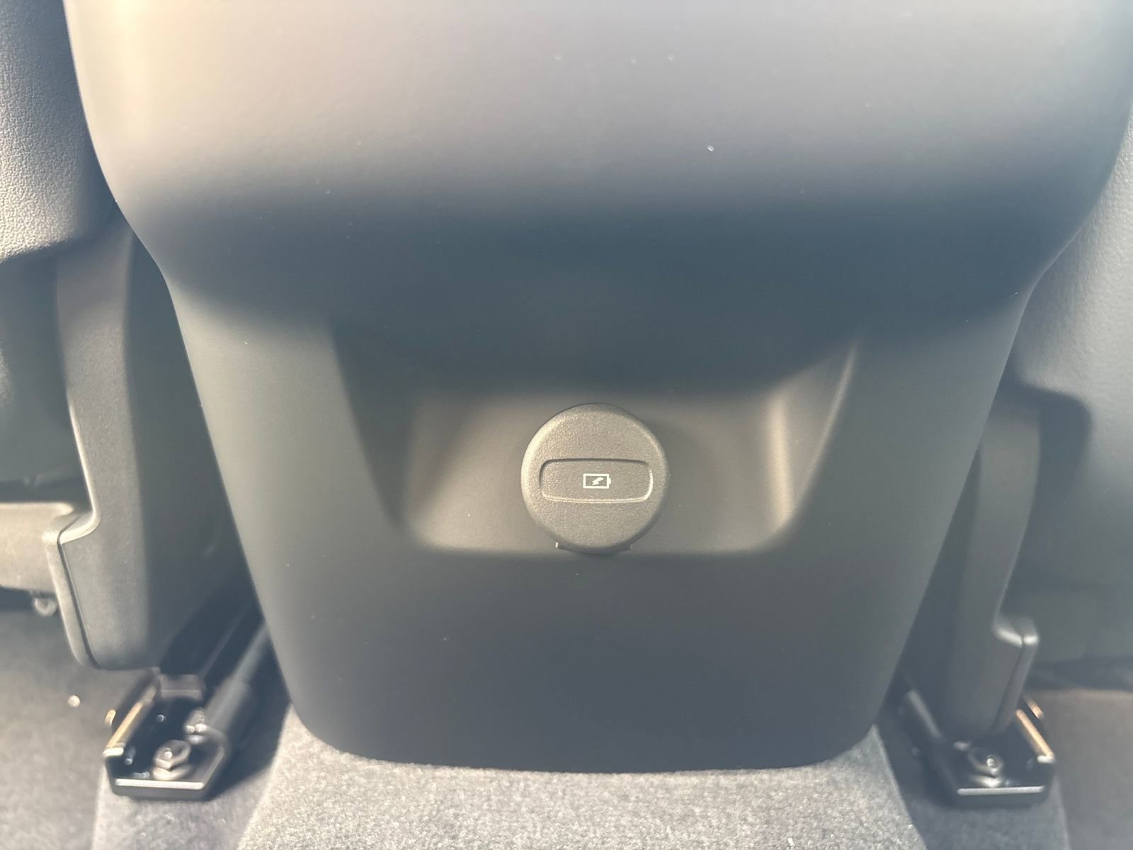 New 2026 Volvo XC60 B5 Ultra w/ Climate Package image 33