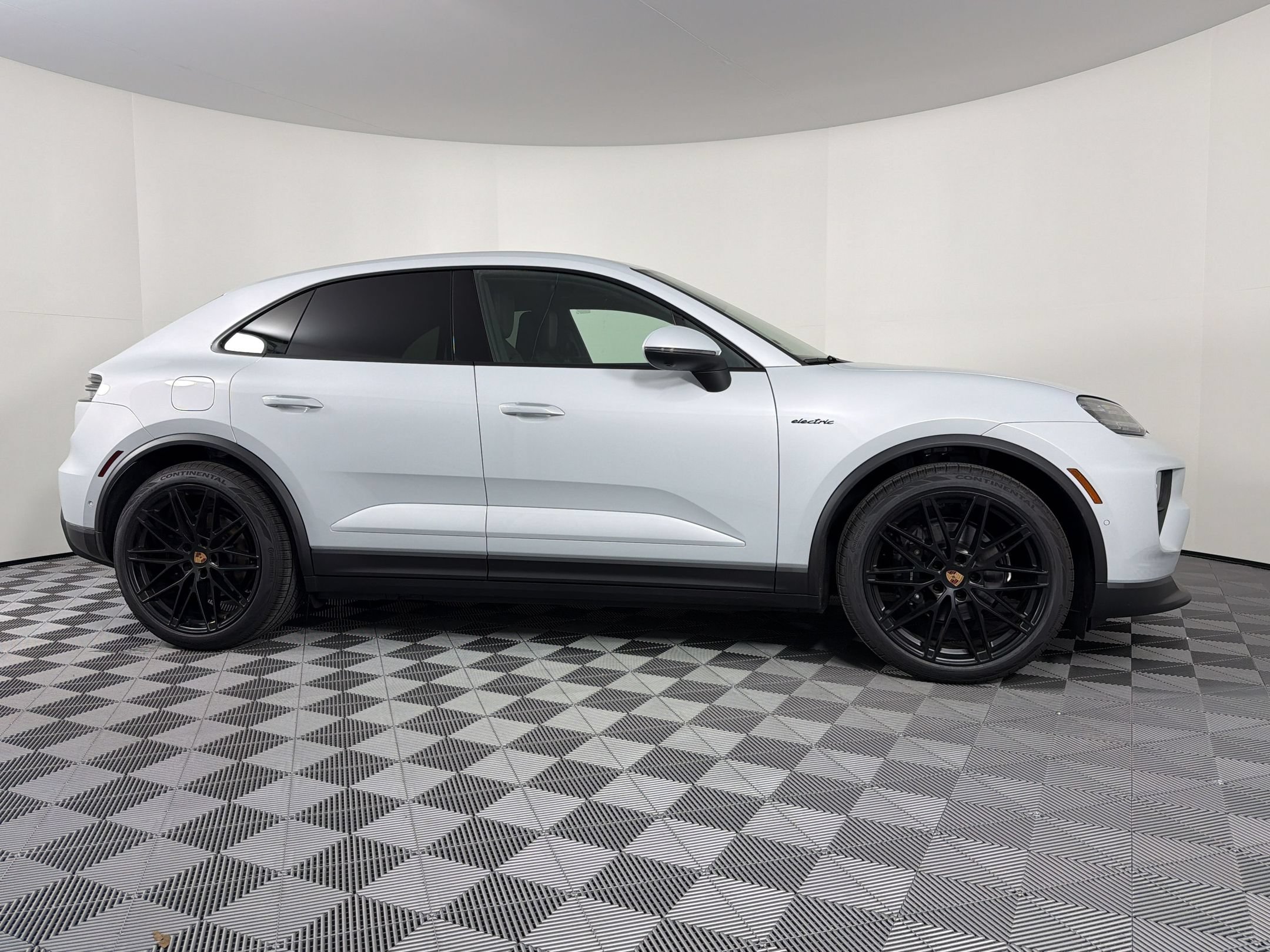New 2026 Porsche Macan Electric RWD image 8