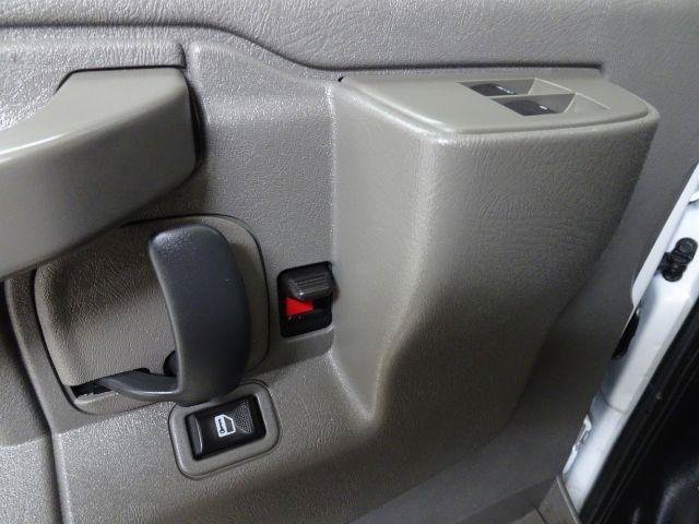 Used 2017 Chevrolet Express 3500 RWD image 19