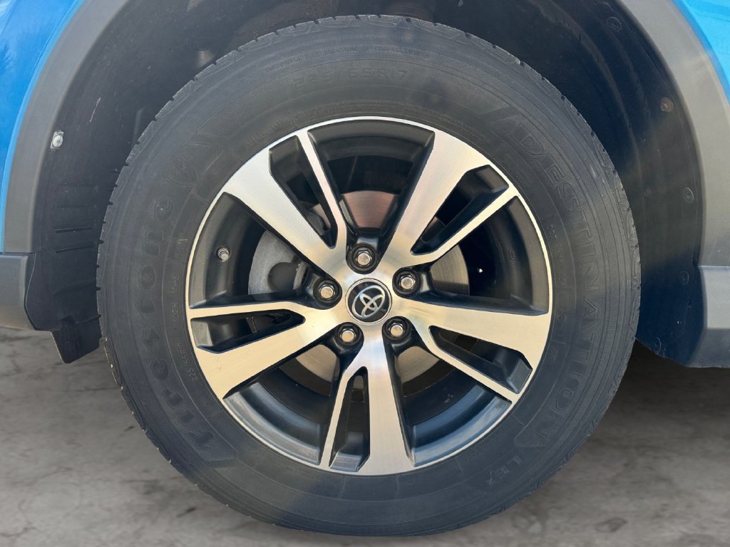 Certified 2018 Toyota RAV4 XLE AWD/4WD image 9