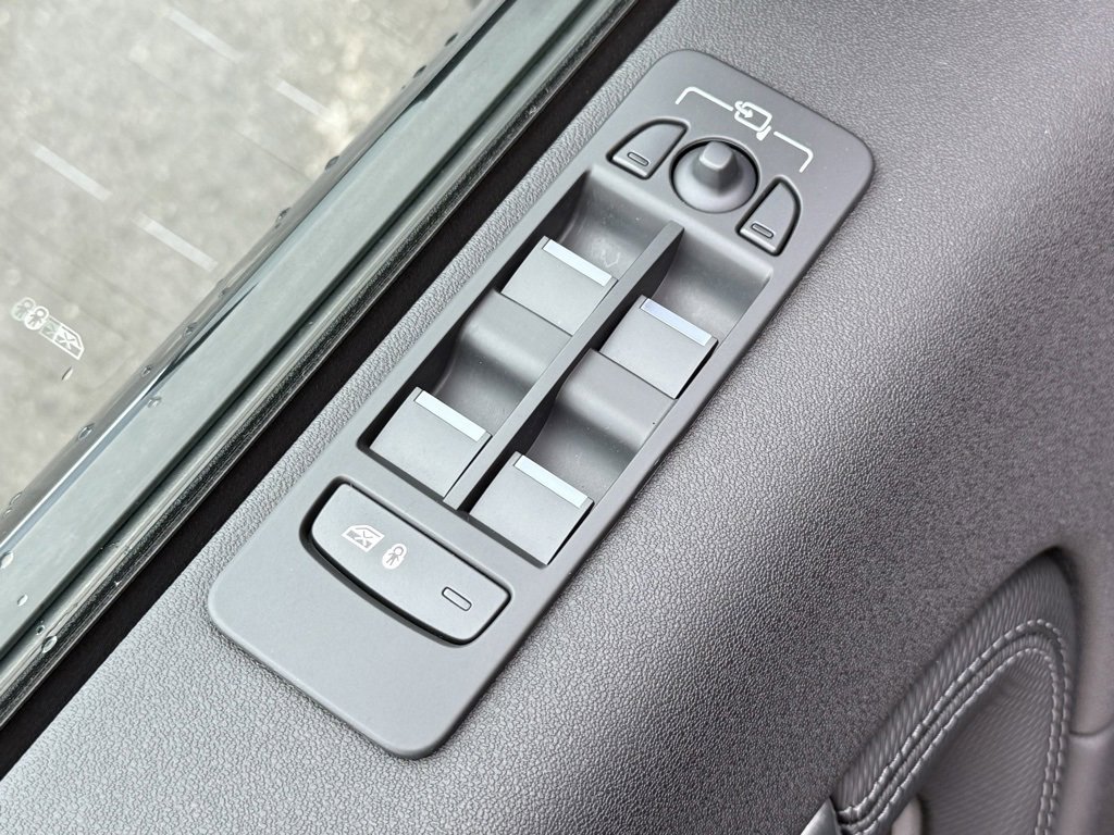 Certified 2025 Land Rover Discovery Sport Dynamic SE image 15