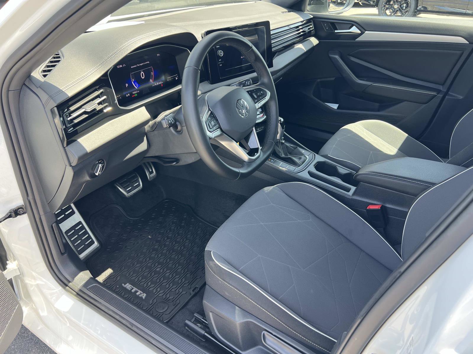 Used 2025 Volkswagen Jetta Sport image 5