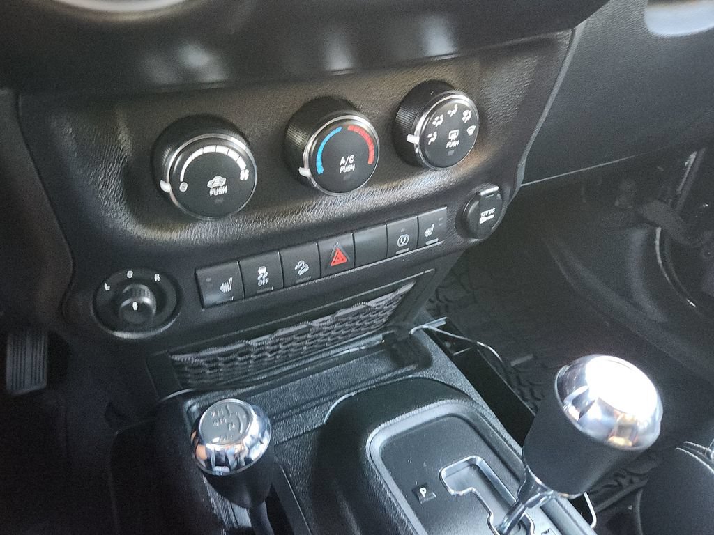 Used 2017 Jeep Wrangler Rubicon AWD/4WD image 24