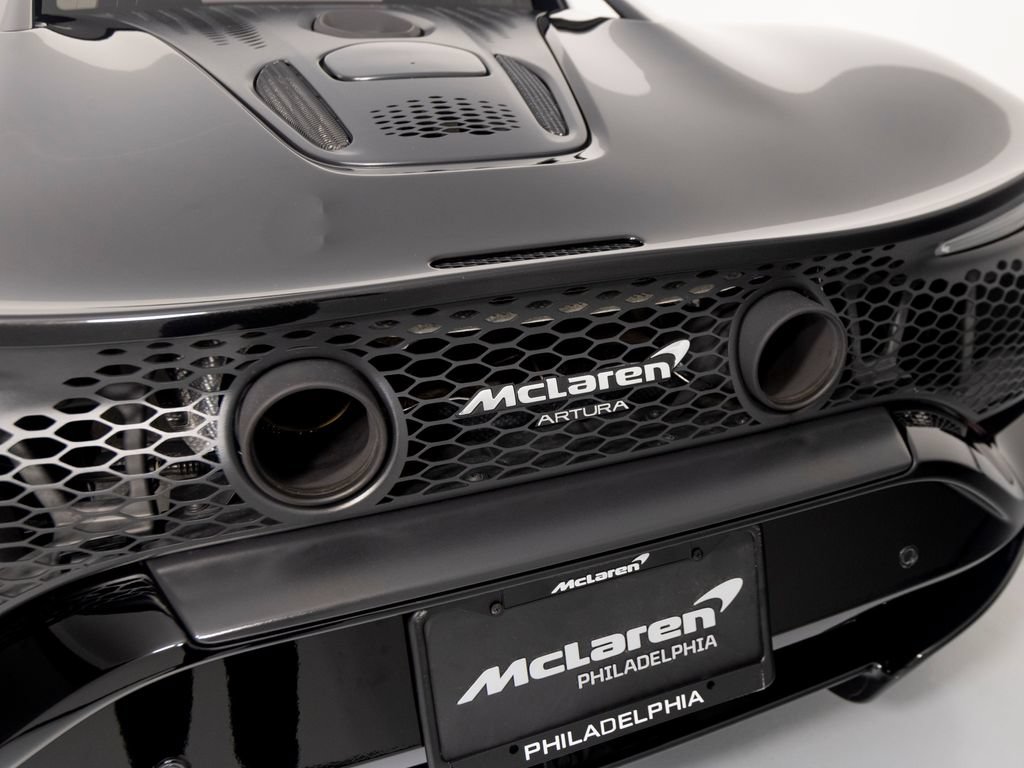 Used 2023 McLaren Artura RWD image 40