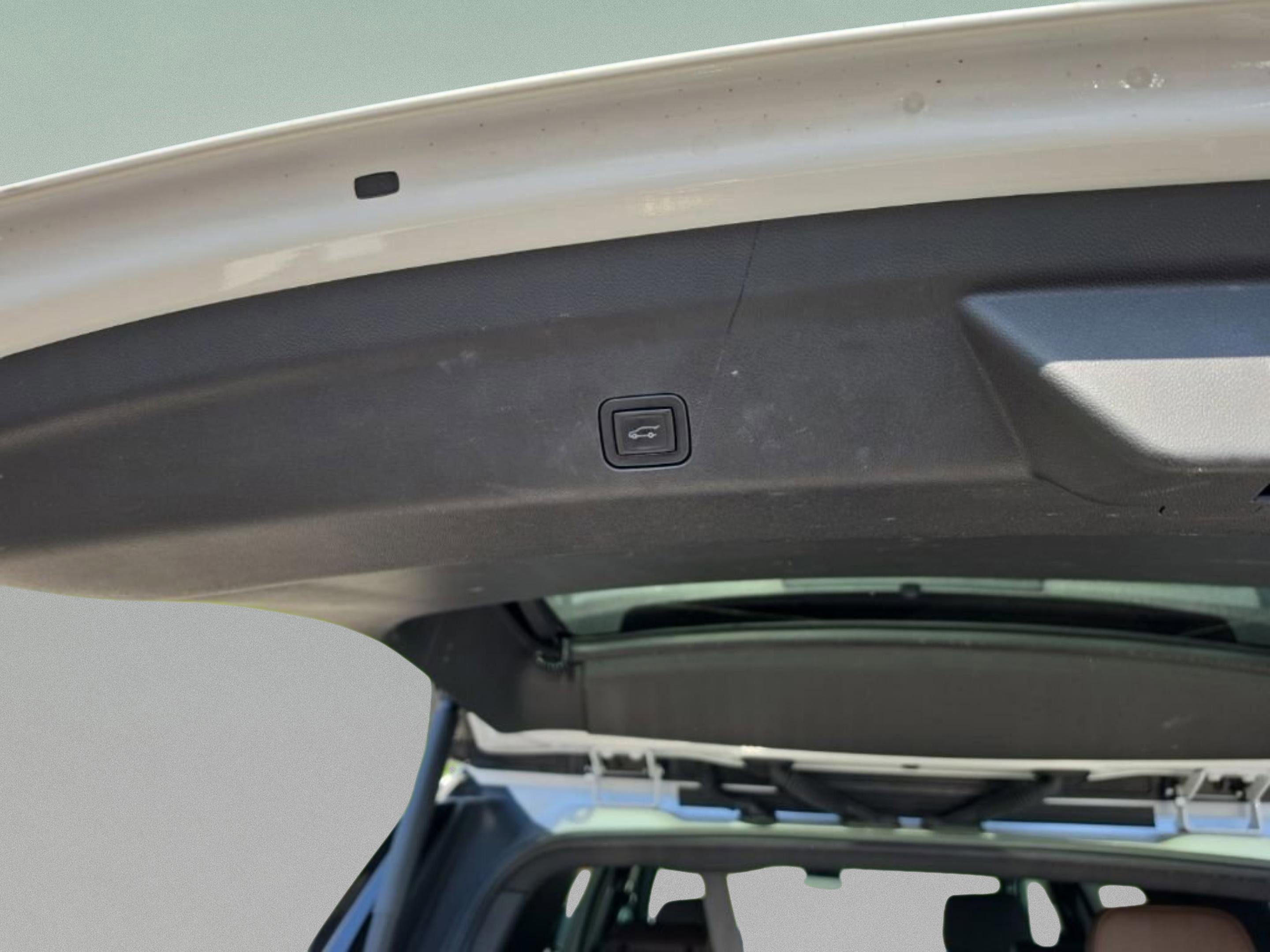 Used 2023 Chevrolet Tahoe High Country w/ Premium Package 2 AWD/4WD image 13