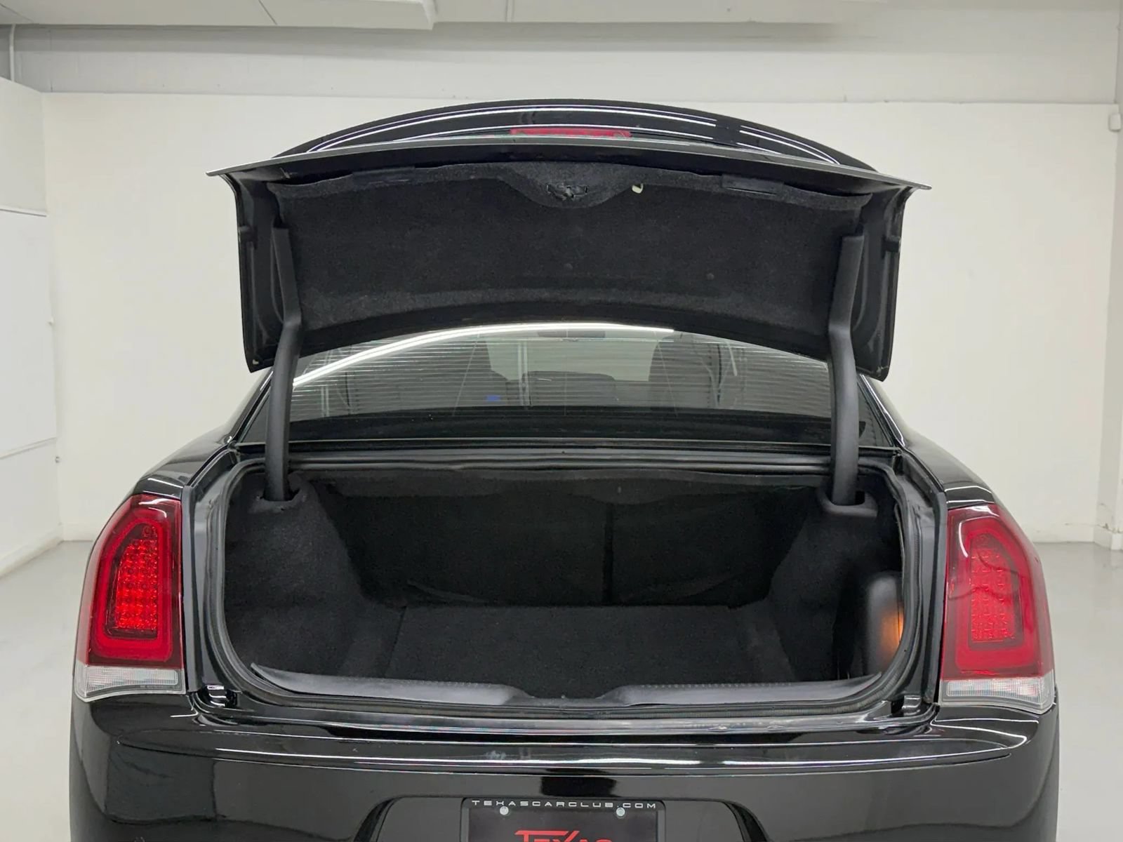 Used 2022 Chrysler 300 S RWD image 39