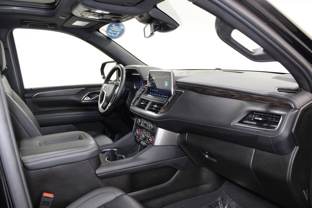 Used 2023 Chevrolet Suburban Z71 w/ Luxury Package image 32