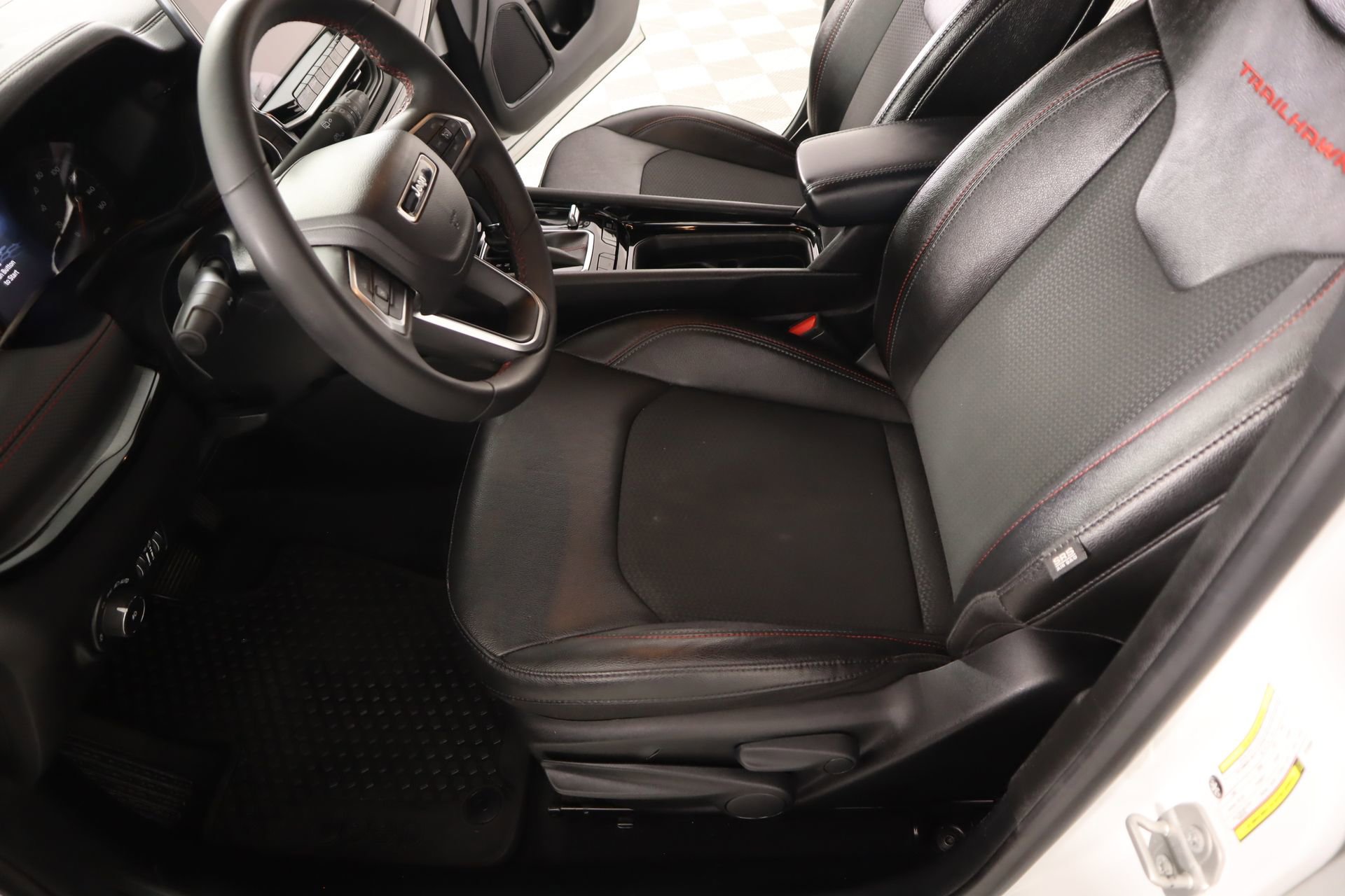 Used 2024 Jeep Compass Trailhawk image 10