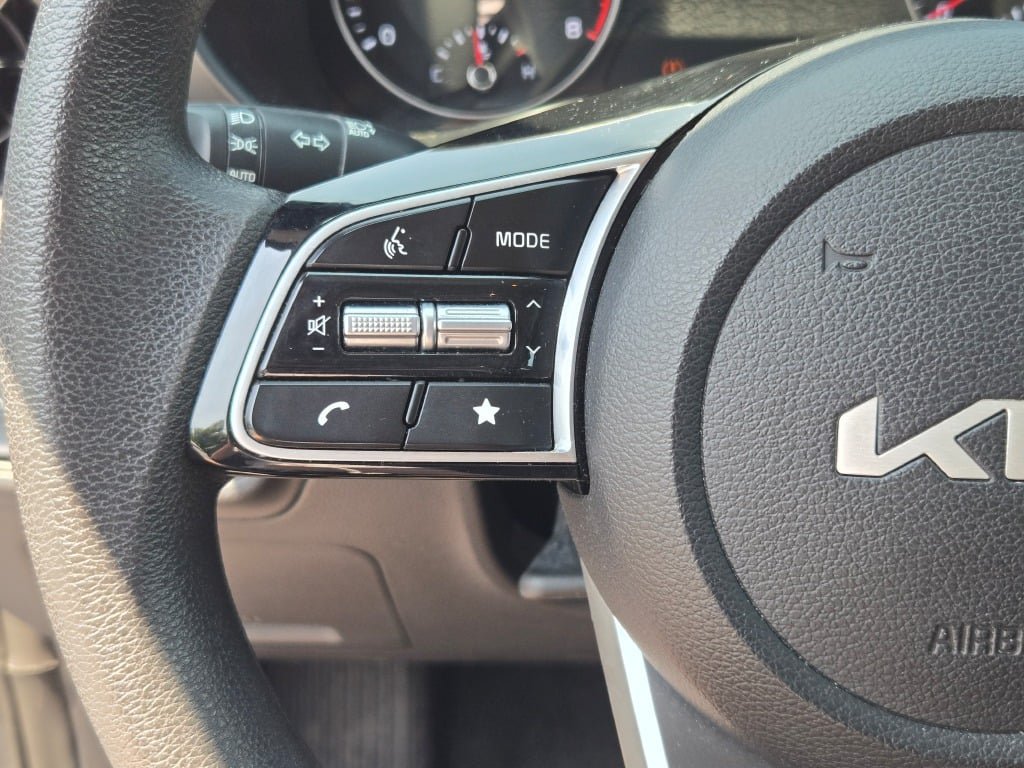 Used 2024 Kia Forte LXS FWD image 25