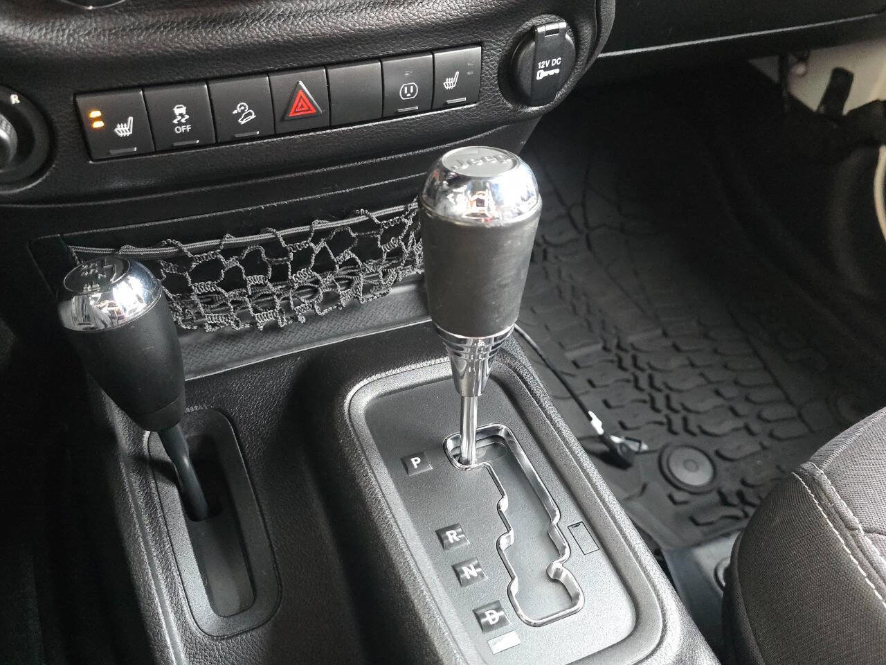 Used 2014 Jeep Wrangler Unlimited Sahara w/ Connectivity Group image 28