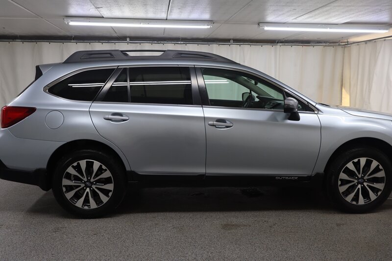 Used 2017 Subaru Outback 3.6R Limited AWD/4WD image 8