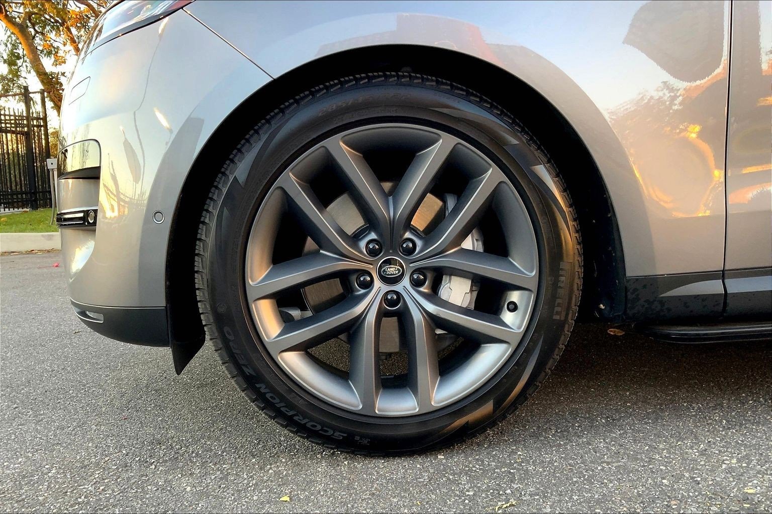 Used 2024 Land Rover Range Rover Sport SE image 10