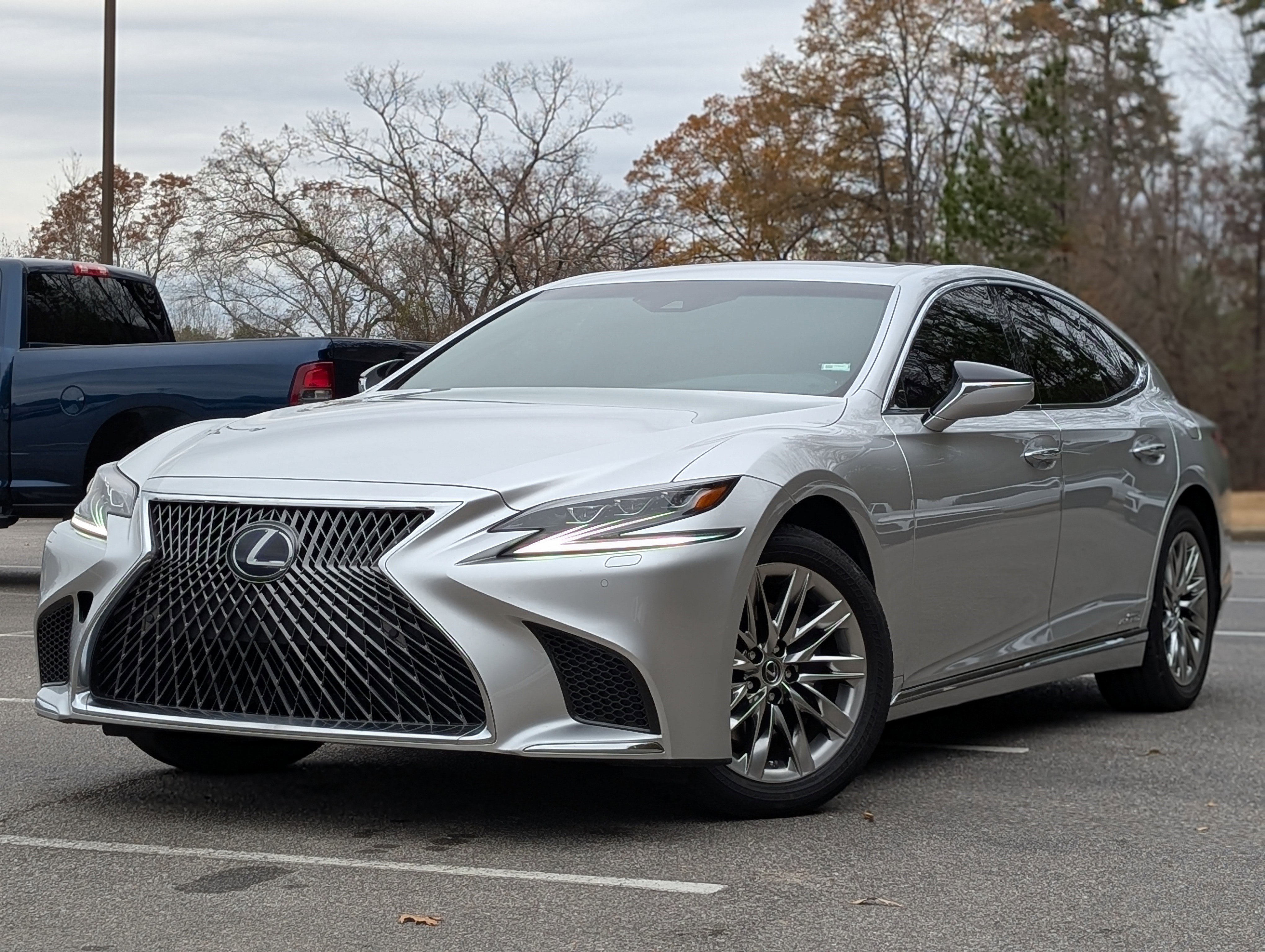 Used 2019 Lexus LS 500h LS 500h image 4