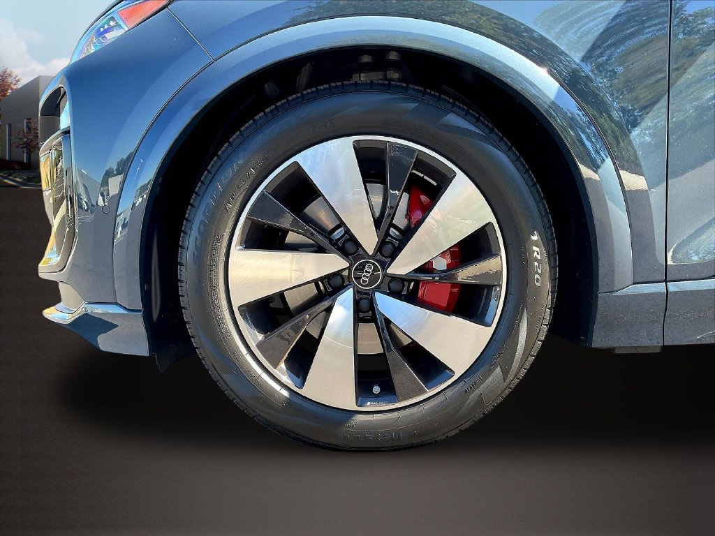 New 2027 Audi SQ6 e-tron Prestige AWD/4WD image 13