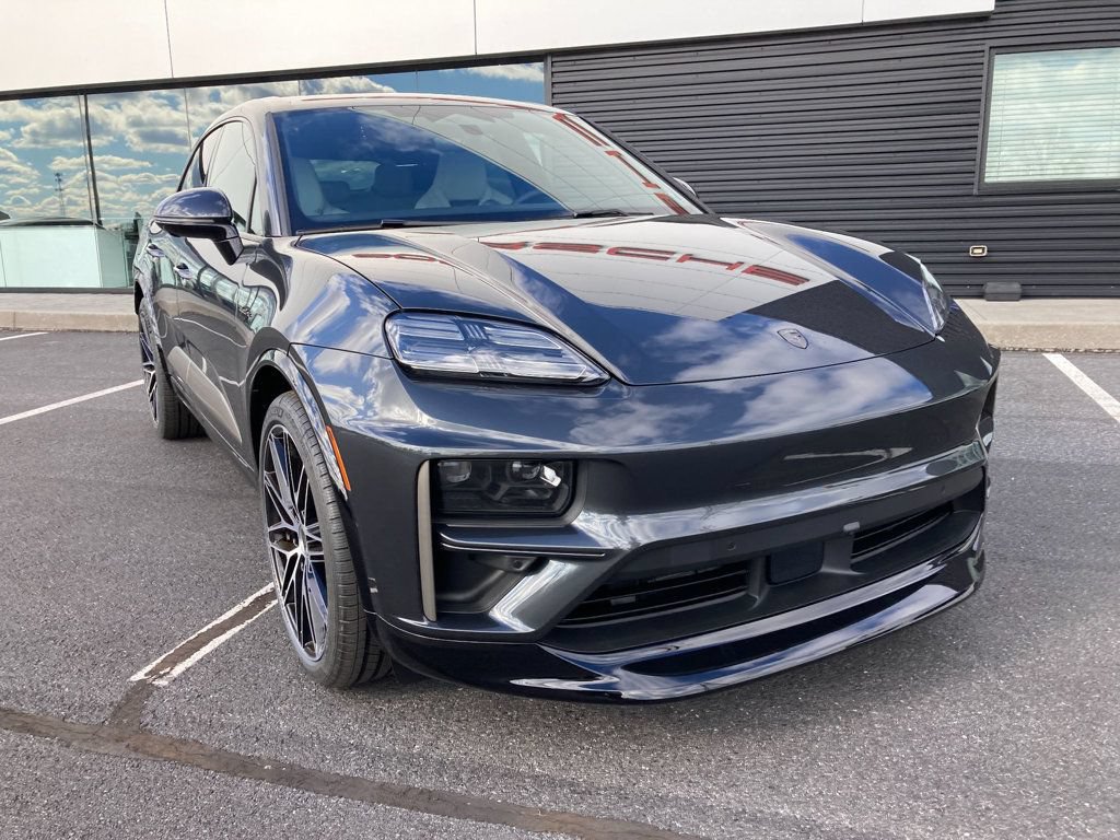Used 2025 Porsche Macan Turbo Electric AWD/4WD image 31