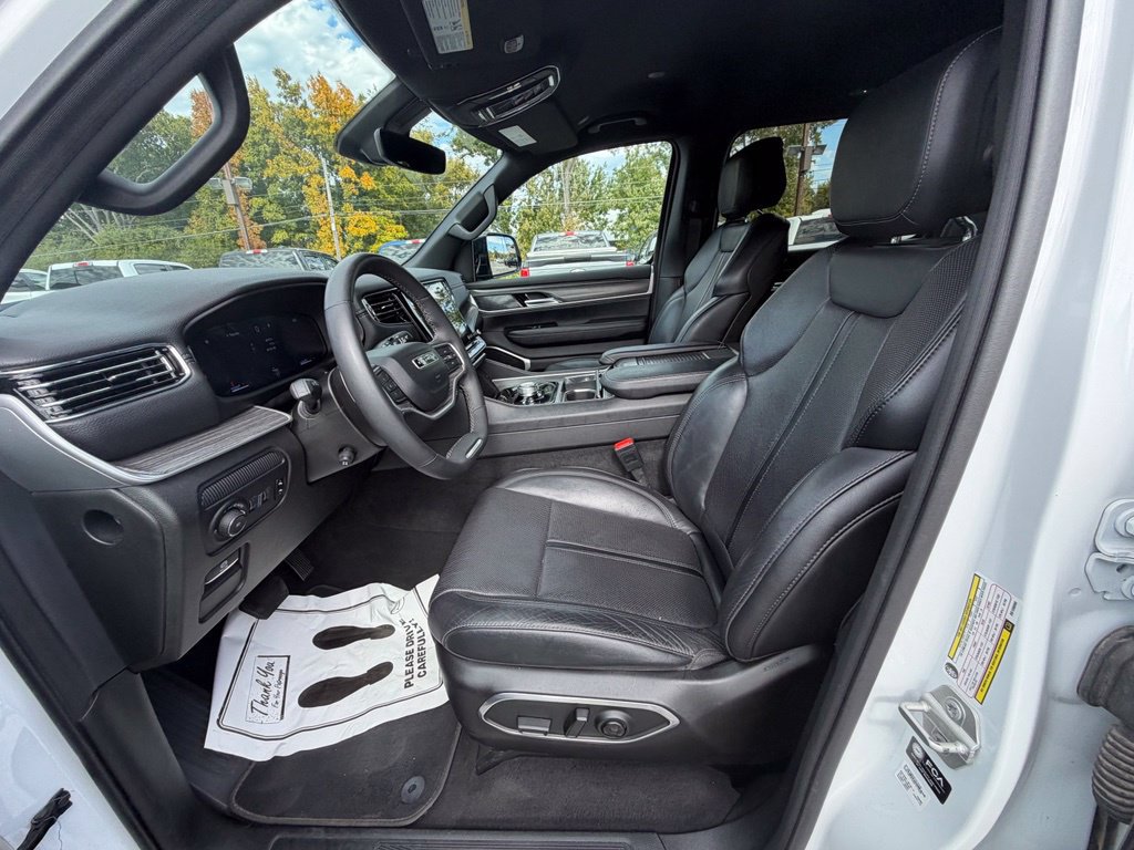 Used 2024 Jeep Wagoneer L Series II AWD/4WD image 10