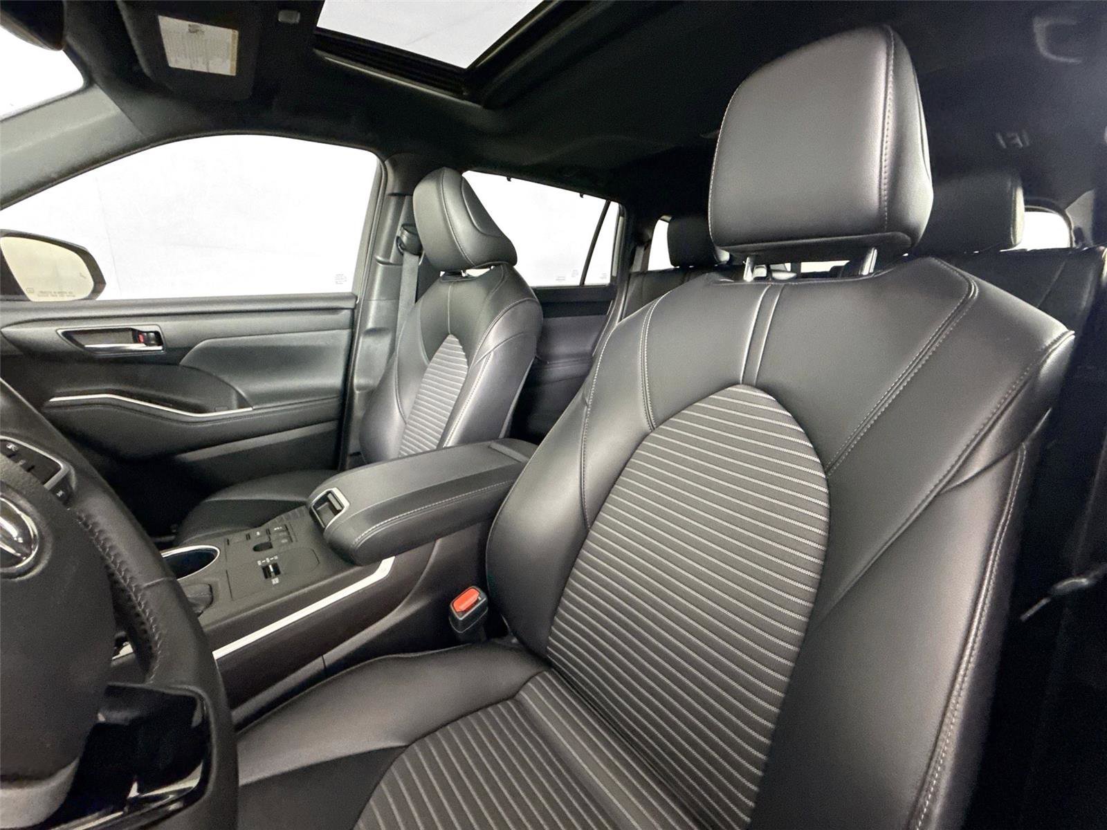 Certified 2023 Toyota Highlander XSE image 3