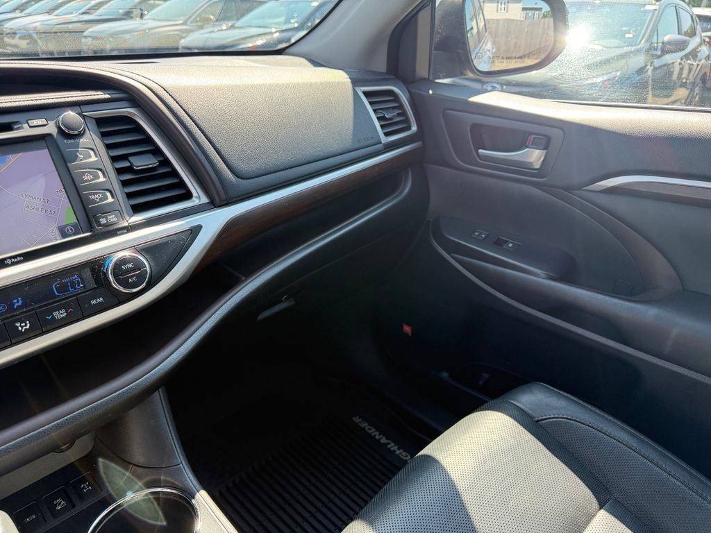 Used 2016 Toyota Highlander Limited AWD/4WD image 30
